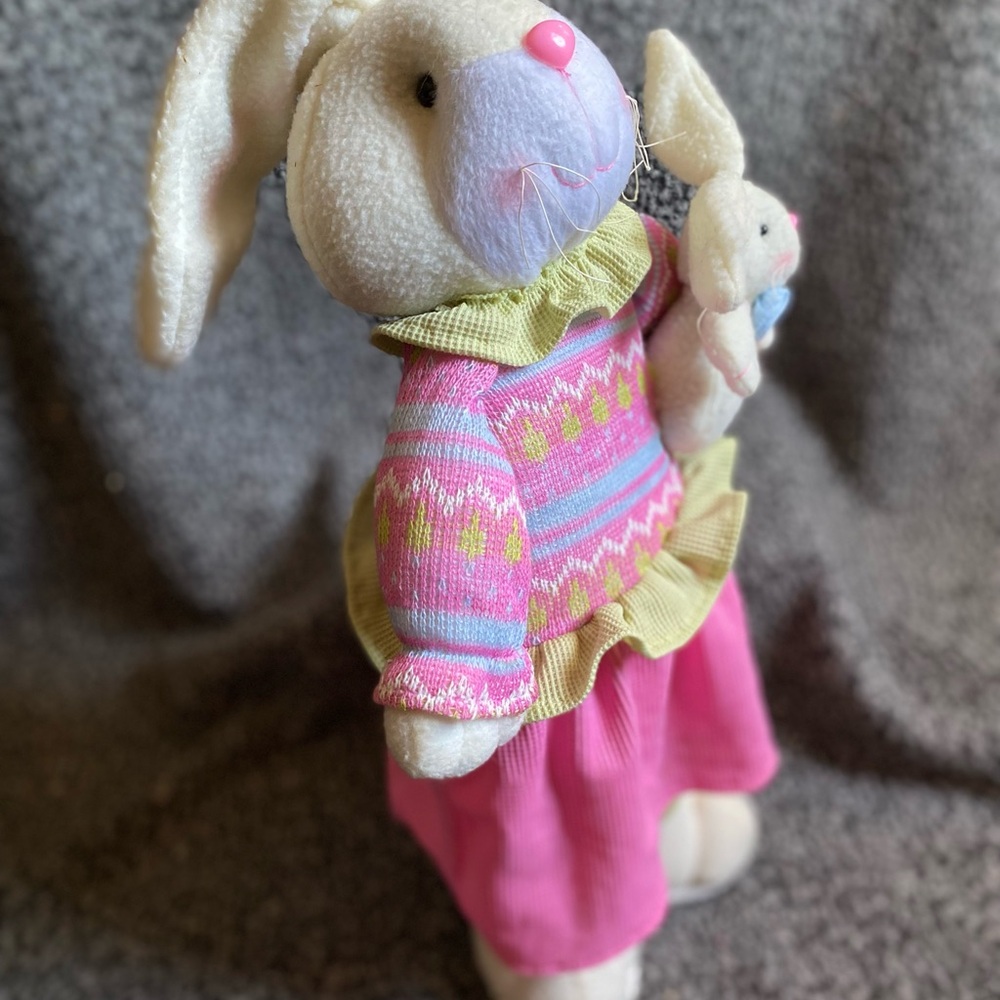 Adorable Bunny Couple Decor - Picture 3 of 11